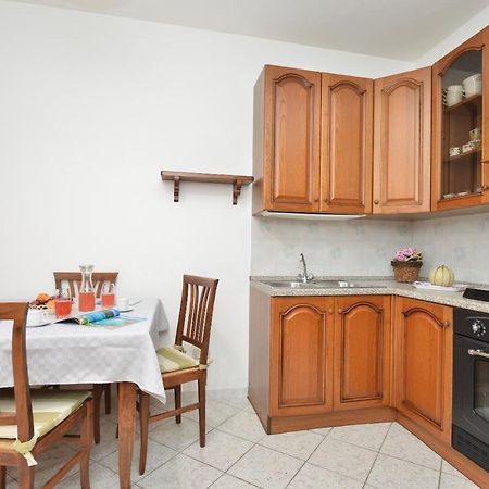 Izzhome Sweetness Pula Exterior photo